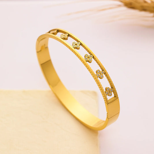 CLOVER BANGLE