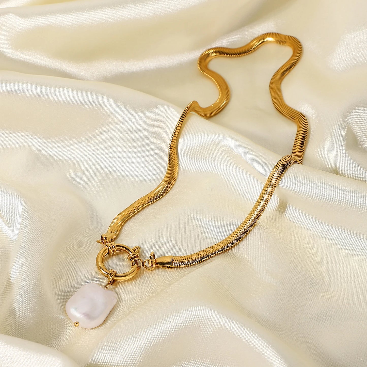 MIA PEARL DROP PENDANT NECKLACE